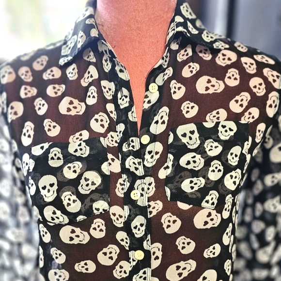 Aeropostale sheer skull design button-up shirt, size XS. - Picture 2 of 10